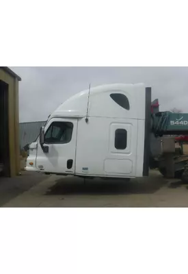 FREIGHTLINER CASCADIA Cab Clip