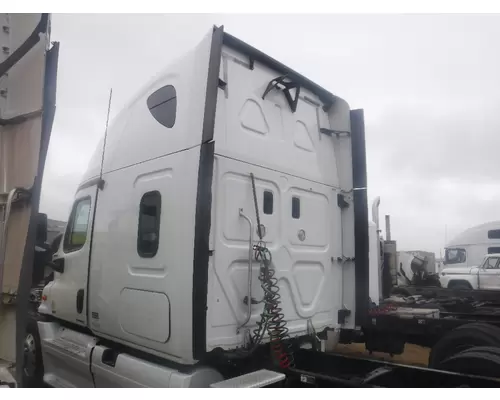 FREIGHTLINER CASCADIA Cab Clip