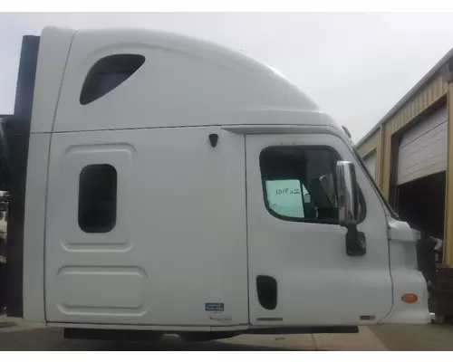 FREIGHTLINER CASCADIA Cab Clip