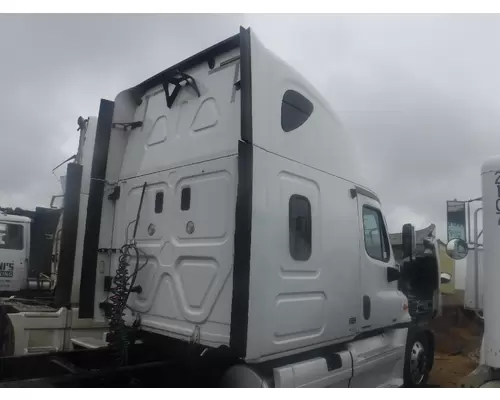 FREIGHTLINER CASCADIA Cab Clip