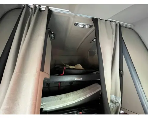 FREIGHTLINER CASCADIA Cab