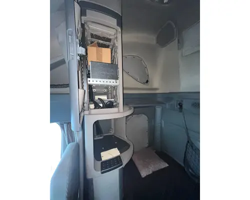 FREIGHTLINER CASCADIA Cab