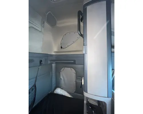 FREIGHTLINER CASCADIA Cab