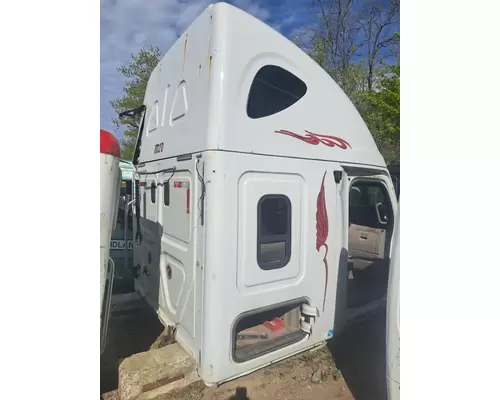 FREIGHTLINER CASCADIA Cab
