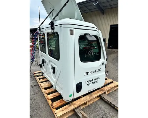 FREIGHTLINER CASCADIA Cab