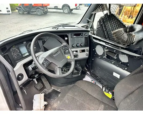 FREIGHTLINER CASCADIA Cab