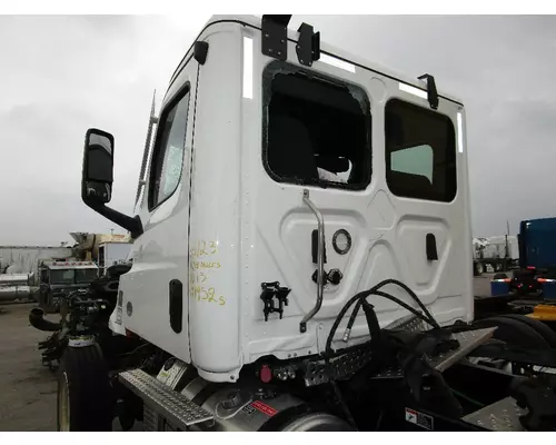 FREIGHTLINER CASCADIA Cab