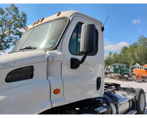 FREIGHTLINER CASCADIA Cab