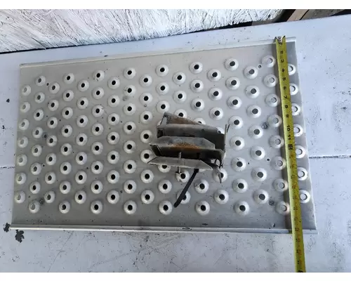 FREIGHTLINER CASCADIA Catwalk  Deckplate