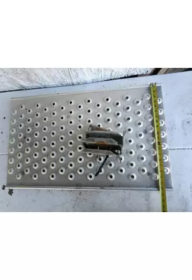 FREIGHTLINER CASCADIA Catwalk / Deckplate