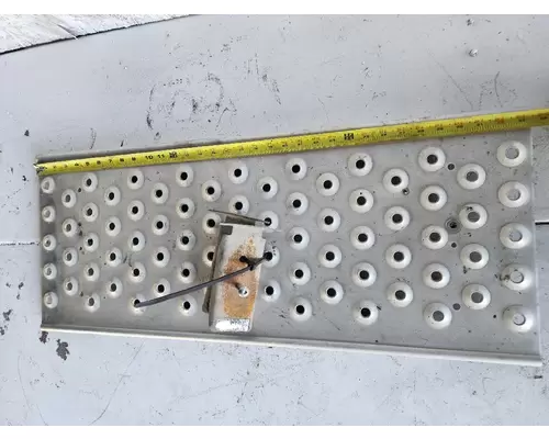 FREIGHTLINER CASCADIA Catwalk  Deckplate