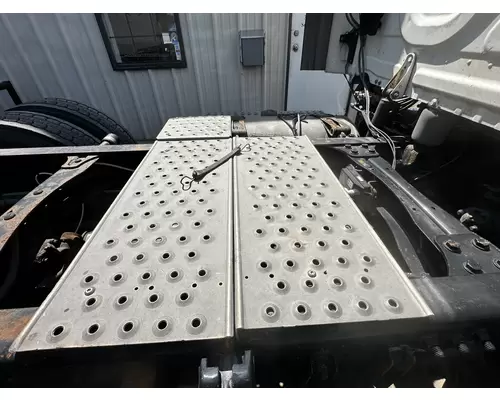 FREIGHTLINER CASCADIA CatwalkDeckplate