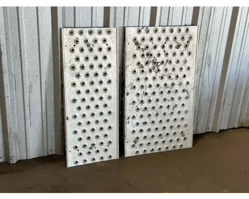 FREIGHTLINER CASCADIA CatwalkDeckplate