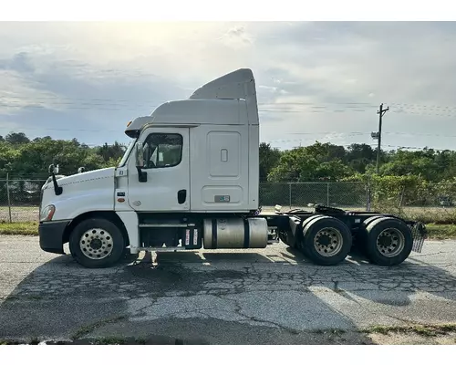 FREIGHTLINER CASCADIA Complete Vehicle