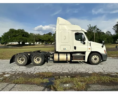 FREIGHTLINER CASCADIA Complete Vehicle
