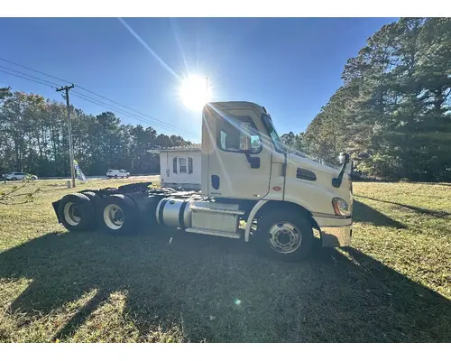 FREIGHTLINER CASCADIA Complete Vehicle