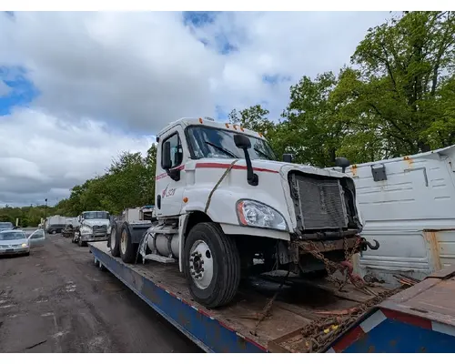 FREIGHTLINER CASCADIA Complete Vehicle
