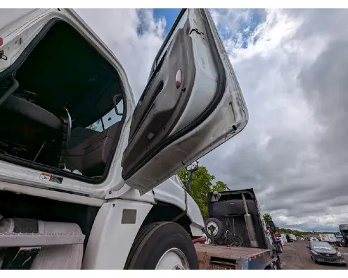 FREIGHTLINER CASCADIA Complete Vehicle