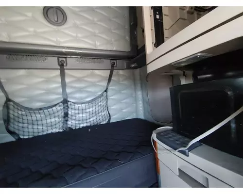 FREIGHTLINER CASCADIA Complete Vehicle