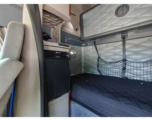 FREIGHTLINER CASCADIA Complete Vehicle