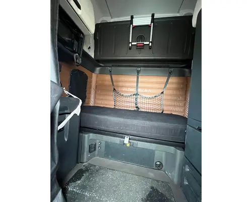 FREIGHTLINER CASCADIA Complete Vehicle
