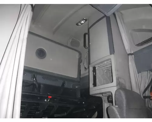 FREIGHTLINER CASCADIA Curtains and Window Coverings