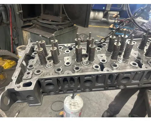 FREIGHTLINER CASCADIA Cylinder Head