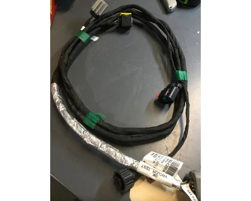 FREIGHTLINER CASCADIA DEF HEADER