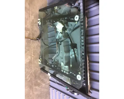 FREIGHTLINER CASCADIA DOOR-FRONT