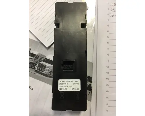 FREIGHTLINER CASCADIA DOOR SWITCH