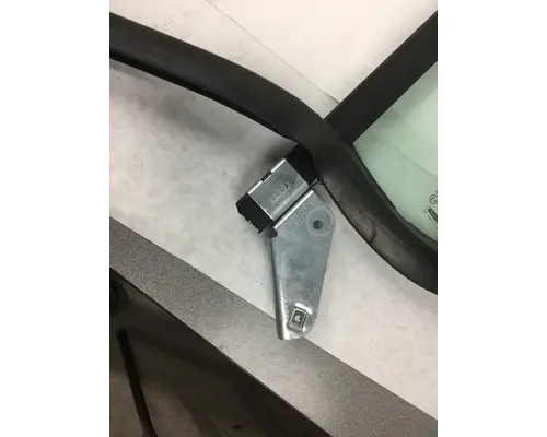 FREIGHTLINER CASCADIA DOOR VENT GLASS