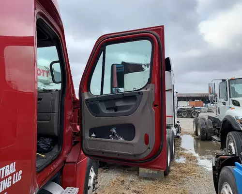 FREIGHTLINER CASCADIA Door Assembly, Front