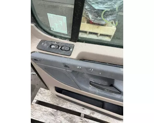 FREIGHTLINER CASCADIA Door Assembly, Front