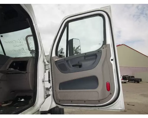 FREIGHTLINER CASCADIA Door Assembly, Front