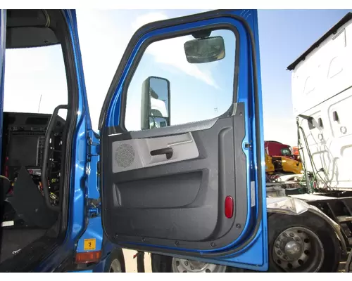 FREIGHTLINER CASCADIA Door Assembly, Front