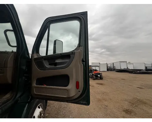 FREIGHTLINER CASCADIA Door Assembly, Front