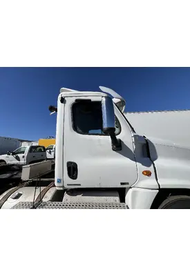 FREIGHTLINER CASCADIA Door Assembly, Front