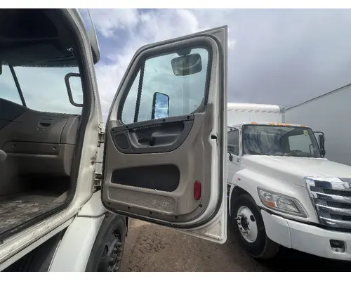 FREIGHTLINER CASCADIA Door Assembly, Front