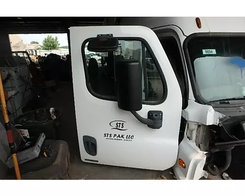FREIGHTLINER CASCADIA Door Assembly, Front