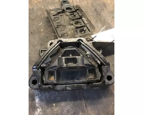 FREIGHTLINER CASCADIA Engine Mounts