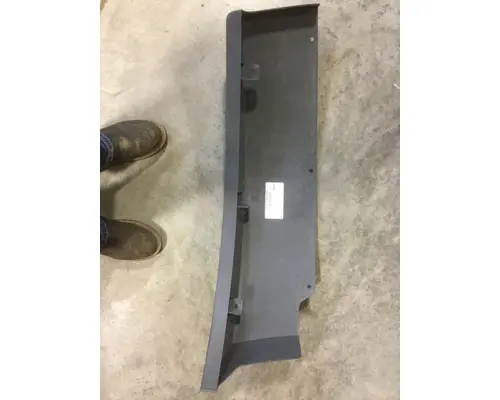 FREIGHTLINER CASCADIA FENDER EXTENSION