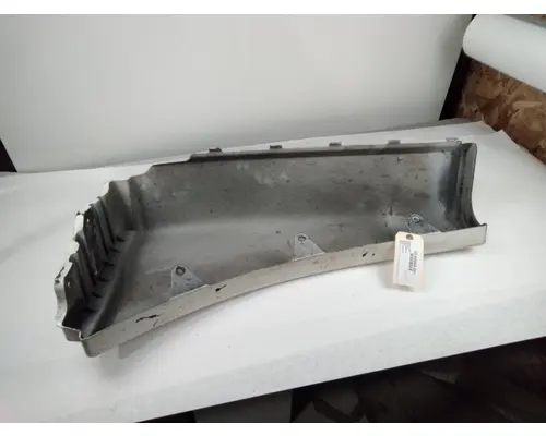 FREIGHTLINER CASCADIA FENDER EXTENSION