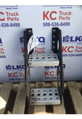 FREIGHTLINER CASCADIA FRAME STEP