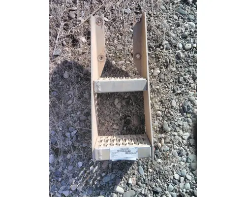 FREIGHTLINER CASCADIA FRAME STEP