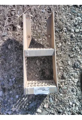 FREIGHTLINER CASCADIA FRAME STEP