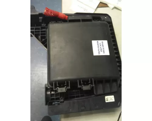 FREIGHTLINER CASCADIA FUSE BOX