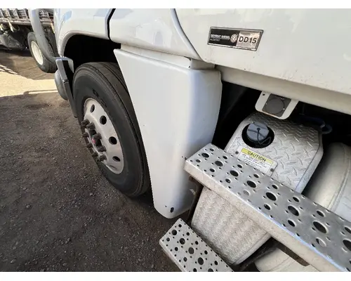 FREIGHTLINER CASCADIA Fender Extension
