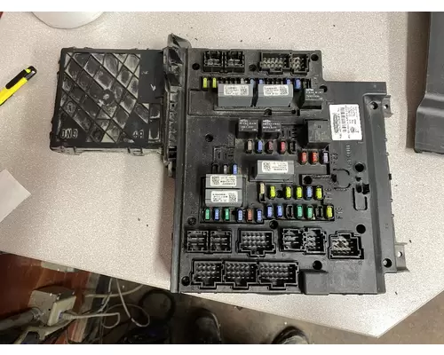 FREIGHTLINER CASCADIA Fuse Box