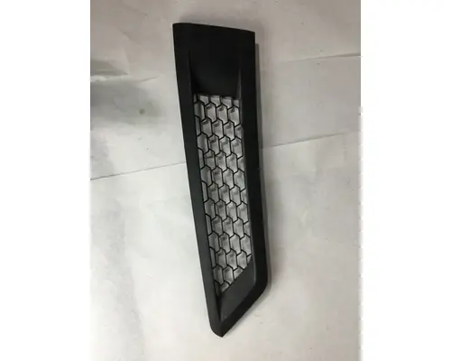 FREIGHTLINER CASCADIA GRILLE