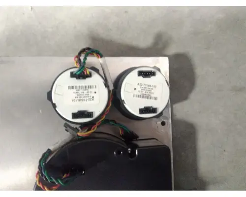 FREIGHTLINER CASCADIA INSTRUMENT CLUSTER